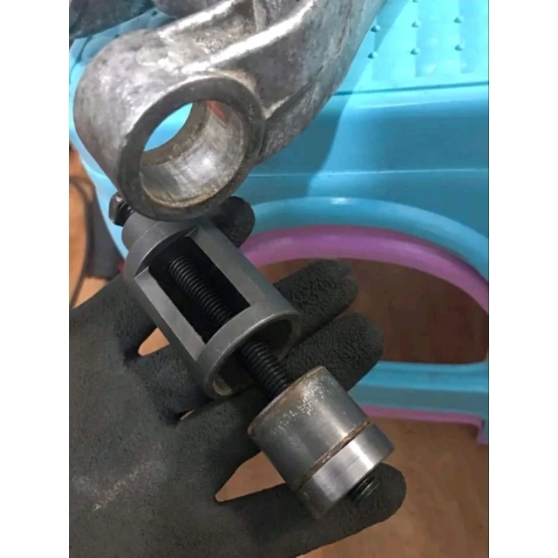 id-11134207-7ras9-m2xjlobl9vkh49.webp Swing Arm Disassemble Tool Engine Bushing Remover Puller Motorcycle Swing Arm Bush Removal Installation Tool Heavy Duty Steel Repair Tool Kit Ready Stock Malaysia