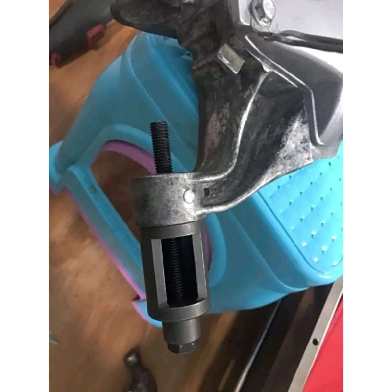 id-11134207-7rasf-m2xjlobl8h01b7.webp Swing Arm Disassemble Tool Engine Bushing Remover Puller Motorcycle Swing Arm Bush Removal Installation Tool Heavy Duty Steel Repair Tool Kit Ready Stock Malaysia